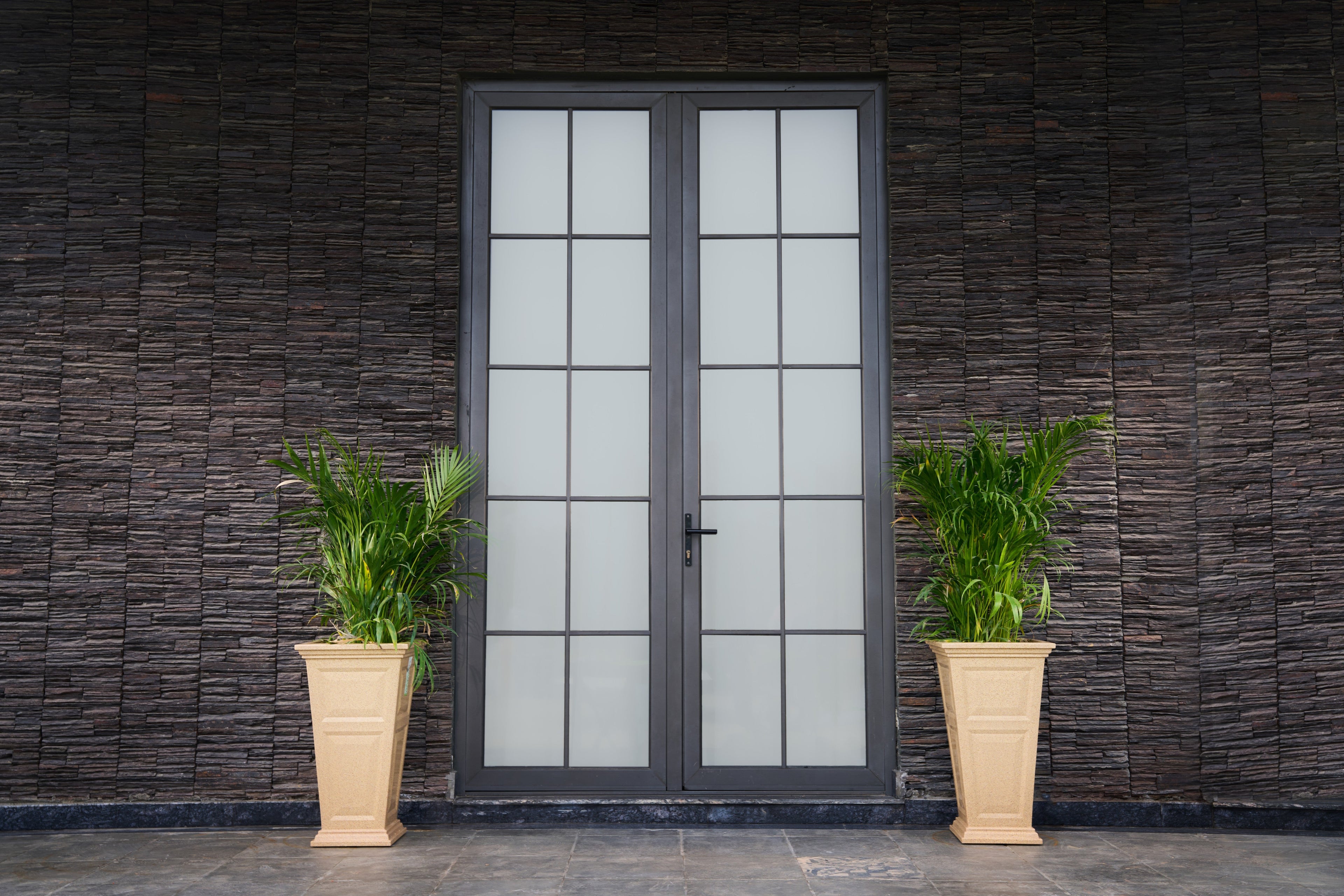 Greenri I-Legacy large decorative planter for modern homes and outdoor spaces
